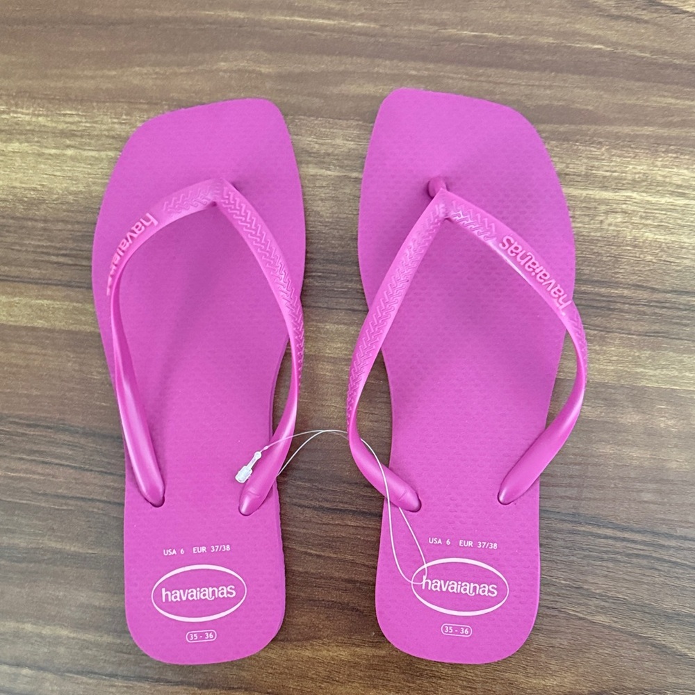 NEW!!! Havaianas Women's Vibrant Pink Sandals
